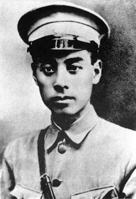 1924å¹´ï¼Œå‘¨æ©æ¥å¥‰å‘½ä»Žæ¬§æ´²å›žå›½ï¼Œæ‹…ä»»é»„åŸ”å†›æ ¡æ”¿æ²»éƒ¨ä¸»ä»»

