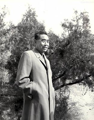 1963å¹´4æœˆ3æ—¥ï¼Œå‘¨æ©æ¥åœ¨åŒ—äº¬çŽ‰æ³‰å±±
