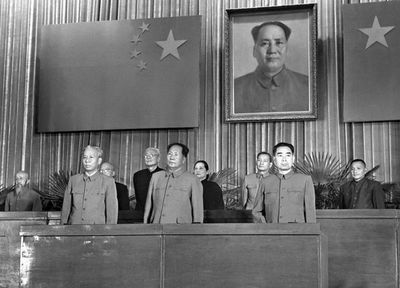 1955å¹´9æœˆ27æ—¥ä¸‹åˆï¼Œä¸­åŽäººæ°‘å…±å’Œå›½ä¸»å¸­æŽˆè¡”æŽˆå‹‹å…¸ç¤¼åœ¨åŒ—äº¬ä¸­å—æµ·æ€€ä»å ‚éš†é‡ä¸¾è¡Œ
