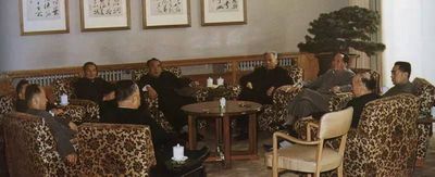 1960å¹´ï¼Œæ¯›æ³½ä¸œã€åˆ˜å°‘å¥‡ã€å‘¨æ©æ¥ã€æœ±å¾·ã€é™ˆäº‘ç­‰åœ¨ä¸€èµ·
