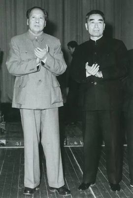 1962å¹´ï¼Œæ¯›æ³½ä¸œã€å‘¨æ©æ¥åœ¨äººæ°‘å¤§ä¼šå ‚
