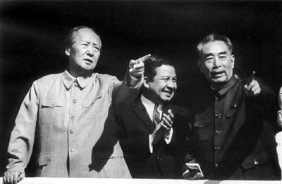 1970å¹´5æœˆï¼Œæ¯›æ³½ä¸œã€å‘¨æ©æ¥ä¸Žè¥¿å“ˆåŠªå…‹äº²çŽ‹åœ¨å¤©å®‰é—¨åŸŽæ¥¼ä¸Š
